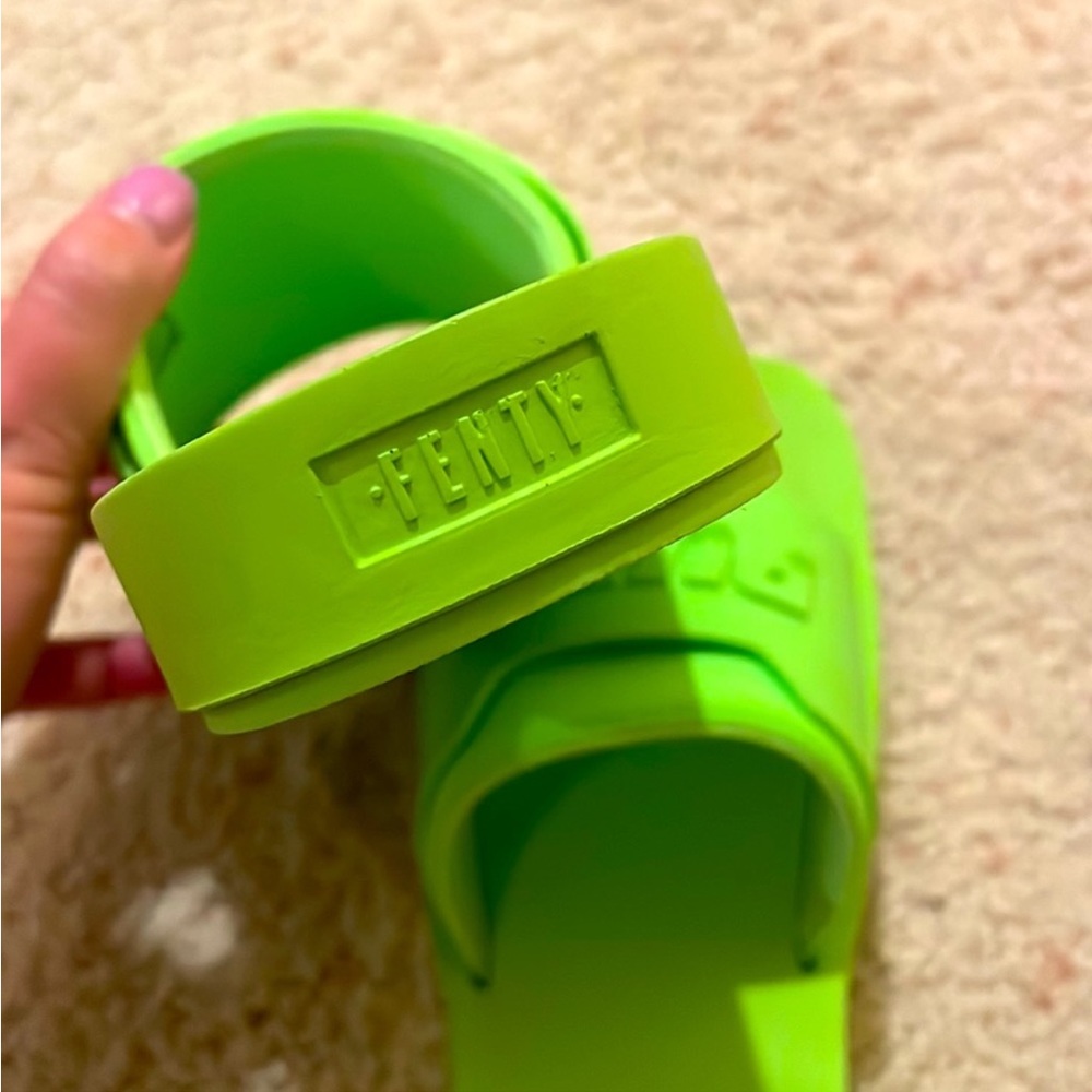 Puma by Rihanna Fenty Pool Slides ๐ด - Picture 3 of 6